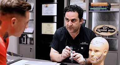 Dr. Levent Acar, efsane futbolcu Totti'yi getirdi