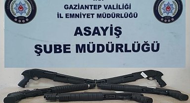 Durdurulan araçtan 5 adet pompalı tüfek çıktı