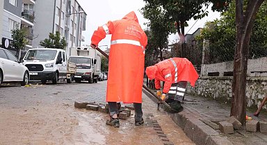 Efeler yoğun yağışta da çalışmalarını sürdürüyor