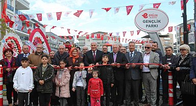 Efeler'de Gençlik Parkı düzenlenen törenle açıldı