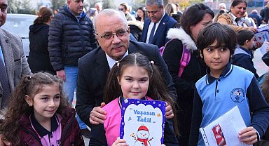 Eğitimci başkandan, bol bol kitap okuyun çağrısı