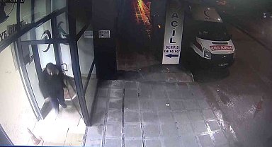 Elazığ'da deprem anı güvenlik kameralarına yansıdı