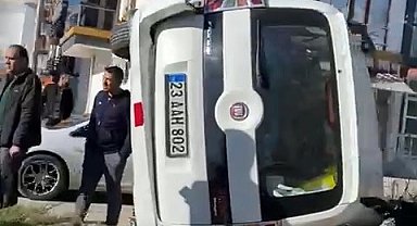 Elazığ'da hafif ticari araç yan yattı: 1 yaralı