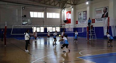 Elazığ'da küçükler Voleybol İl Şampiyonası başladı