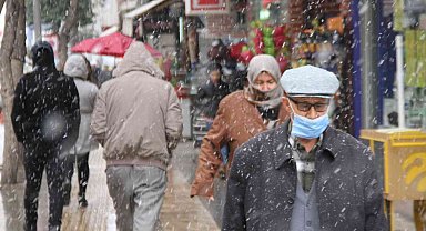 Elazığ'da uzun süredir beklenen kar yağışı başladı