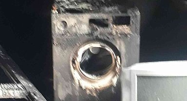 Elektrik kontağından çıkan yangın evi küle çevirdi