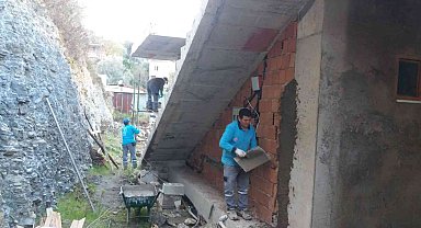 Elikesik'te engelli vatandaşın evine belediye eli