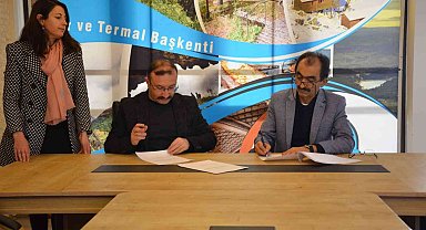 Emet Belediyesi'nden ihtiyaç sahibi yaşlılara ücretsiz berber ve kuaför hizmeti