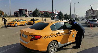 Ergani ilçesinde zabıta ekiplerinden korsan taksi denetimi