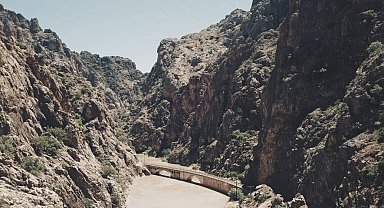 Erzincan'daki masalsı kanyonlar turizmcileri cezbediyor
