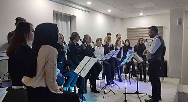 Erzurum'da 'Şarkılar bizi söyler biz de şarkı söyleriz' konseri beğeniyle izlendi