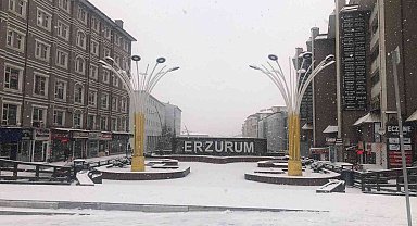 Erzurum'da beklenen kar geldi