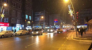 Erzurum'da kar yağışı