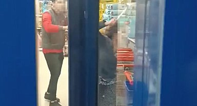 Esenyurt'ta market çalışanı ile müşteri kavga etti, ortalık savaş alanına döndü
