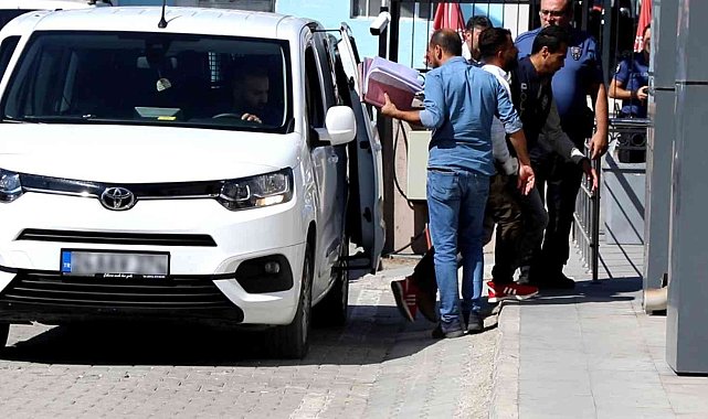 Eşini 22 bıçak darbesiyle öldüren sanık, susma hakkını kullandı