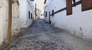 Eski Kuşadası'nın tarihi sokakları aslına uygun olarak yenilendi