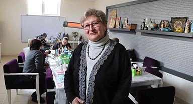 Ev hanımı, evinde hobi olarak başladığı geri dönüşüm sanatında usta öğretici oldu