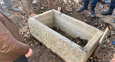Evin bahçesinde bulunan lahite el konuldu