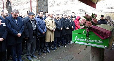 Evinde ölü bulunan kadın toprağa verildi