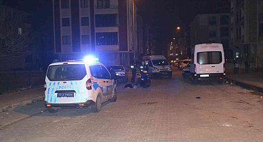 Evine gittiği arkadaşı tarafından bıçaklandı