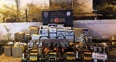 Evini sigara üretim fabrikasına çevirmiş