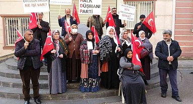 Evlat nöbetindeki baba: "Çocuklarımız HDP il binasından götürüldü"