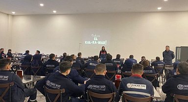 Fabrika işçilerine kadına yönelik şiddetle mücadeleyi anlattılar