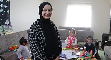 Fedakar öğretmenler köy köy gezerek minik öğrencilere umut oluyor