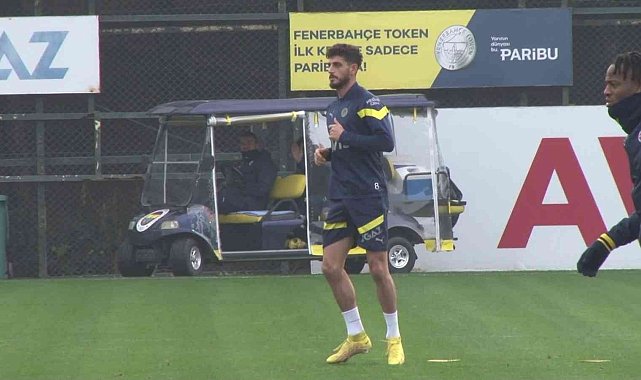 Fenerbahçe'nin yeni transferi Samet Akaydin ilk antrenmanına çıktı