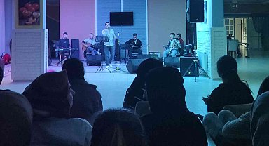 Final sınavları öncesi moral gecesi