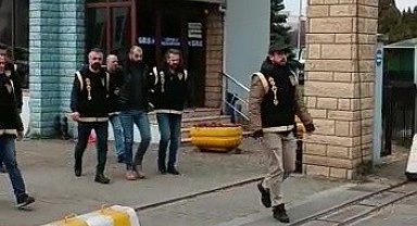 Firari cinayet zanlısı saklandığı evde yakalandı
