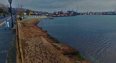 Fırtına Tekirdağ sahillerini kızıla boyadı