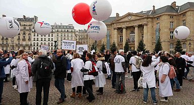 Fransa'da pratisyen hekimlerden protesto