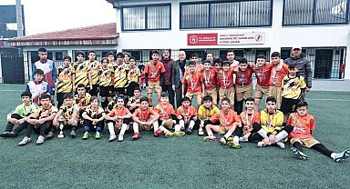 Futbol turnuvasında dereye giren okullar ödüllendirildi