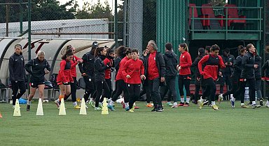 Galatasaray Kadın Futbol Takımı, Fenerbahçe derbisi hazırlıklarını sürdürdü