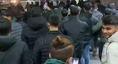 Galatasaraylı taraftarlar galibiyet sonrası meydanlara indi