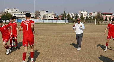 Galibiyete sevinemediler: Futbolcuların soyunma odasındaki eşyaları çalındı