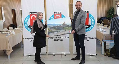 Gazeteciler kahvaltıda buluştu