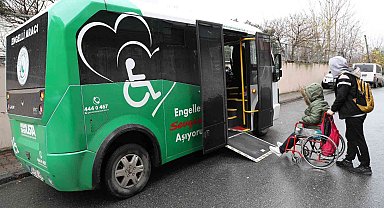 Gaziosmanpaşa'da engelli öğrenciler özel servisle okullarına ulaşıyor