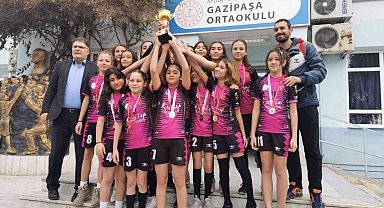 Gazipaşa Ortaokulu il birincisi oldu