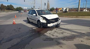 Gediz'de trafik kazası, 2 yaralı