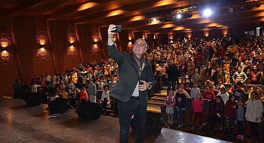 Gemlik Belediyesi'nden çocuklara karne hediyesi