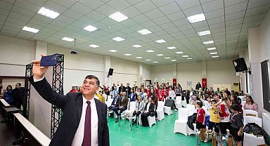 Gençler, genç kahraman Mehmet Kamil'i andılar