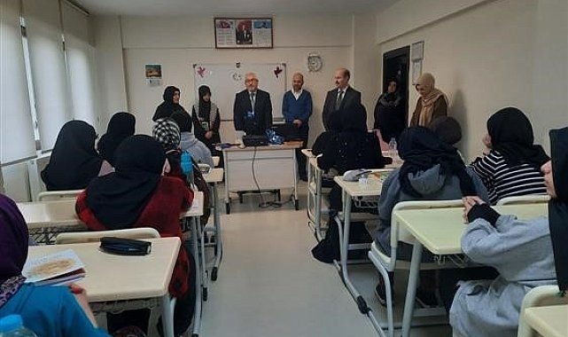 Gençliğe değer kampı sürüyor