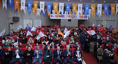 Gölcük'te bin 41 kadın AK Parti'ye katıldı