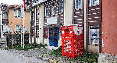 Gölcük'ün 100 farklı noktasına kıyafet dönüşüm kutuları yerleştirildi
