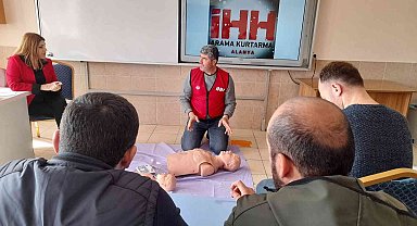 Gönüllülere ilk yardım eğitimi