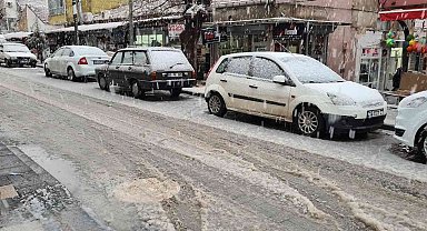 Gördes'e yılın ilk karı düştü