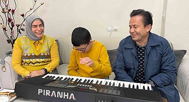 Görme engelli Muhammet'in org çalarak söylediği türkü yürekleri dağladı