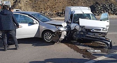 Gümüşhane'de trafik kazası: 3 yaralı
